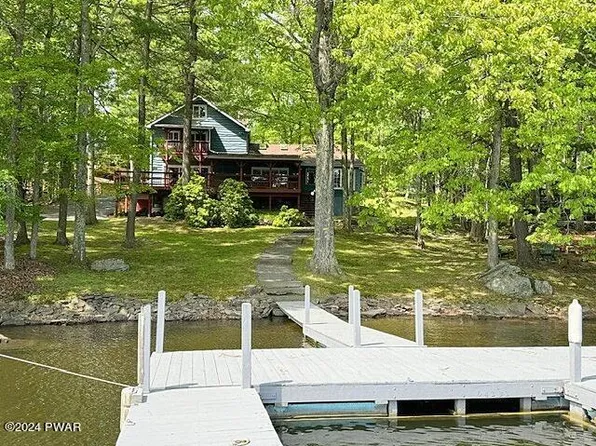 37 Lakeside Dr, Lakeville, PA 18438