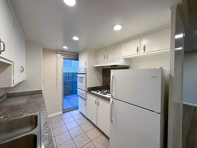 241 S Hudson Ave #12 — Photo 8