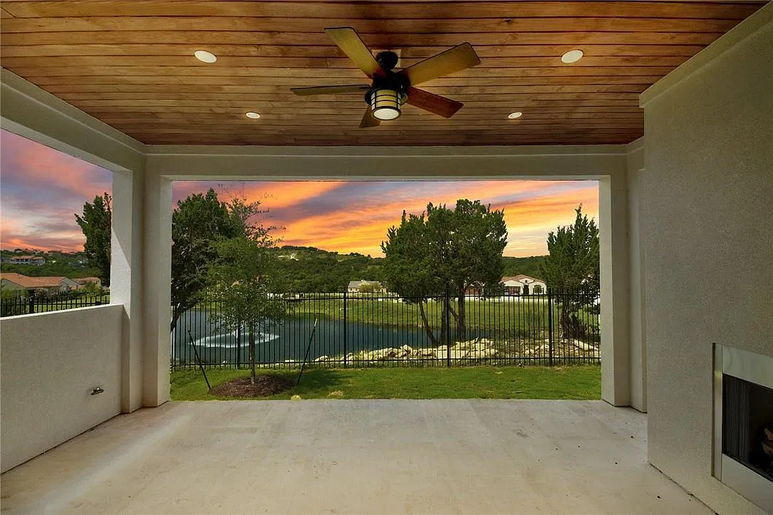 3 bed, 2.5 bath, 2120 sqft, $4,800 — Photo 2