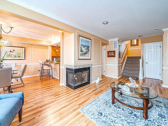 4th image of 718 Pleasure Ave #718