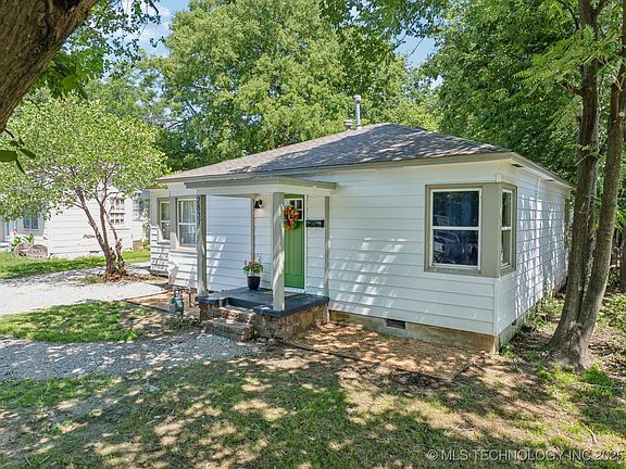 2nd image of 2837 E Admiral Ct
