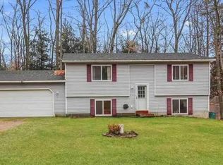 19213 Oak Hollow Dr, Lake Ann, MI 49650