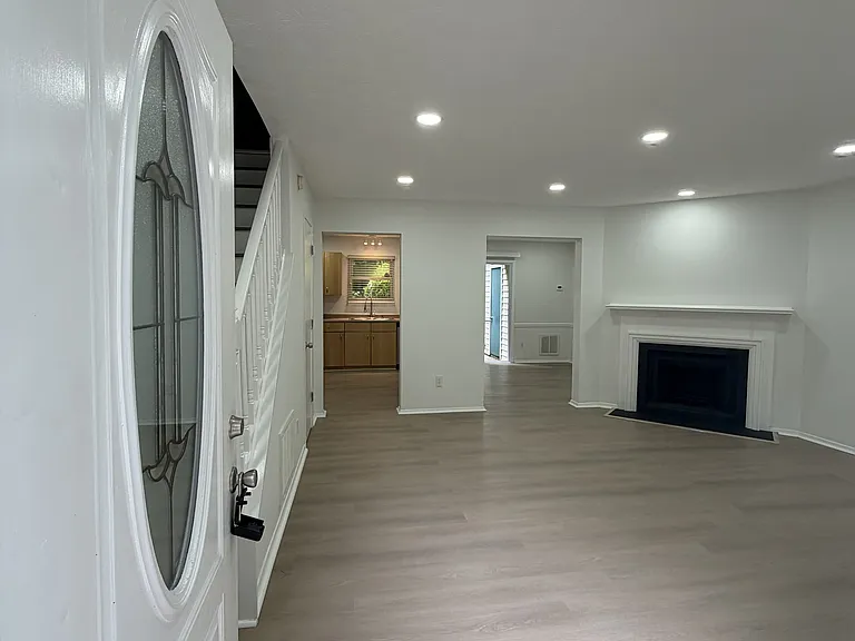 2805 Queen Anne Ct — Photo 4