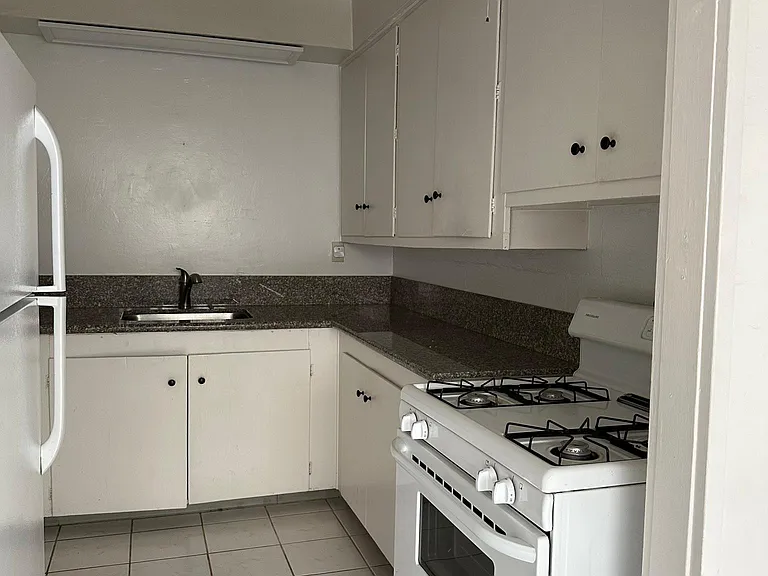 833 Eureka Ave — Photo 7