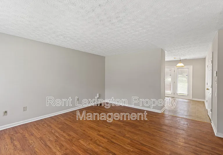 4225 Steamboat Rd — Photo 6