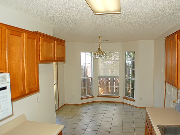 Kitchen & Dining area
