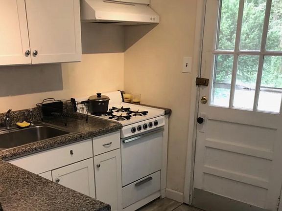 4th image of 811 Pepper Ave