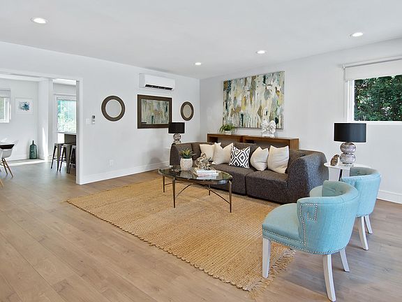 4th image of 138 Bronwood Ave #138