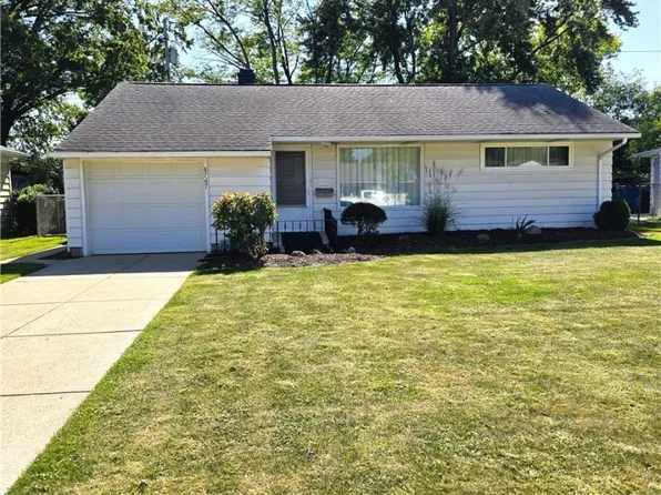 8767 Lynnhaven Rd, Parma Heights, OH 44130