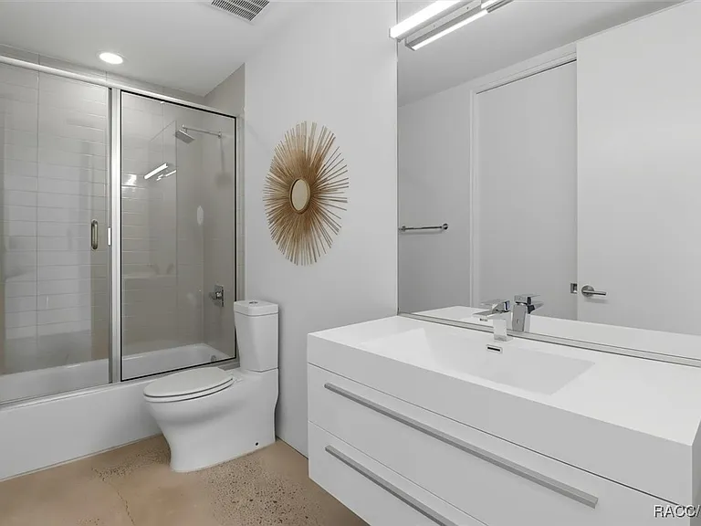 302 SE Broadway St #460 — Photo 21