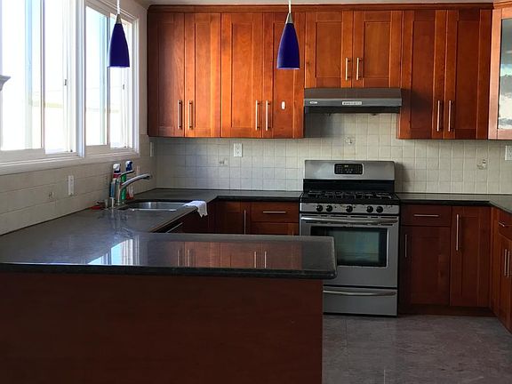 3rd image of 77 Oakmont Dr