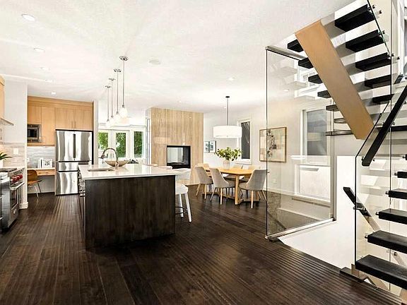 3rd image of 225 38th Ave SW