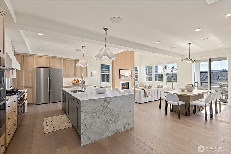 4th image of 3243 13th Avenue W