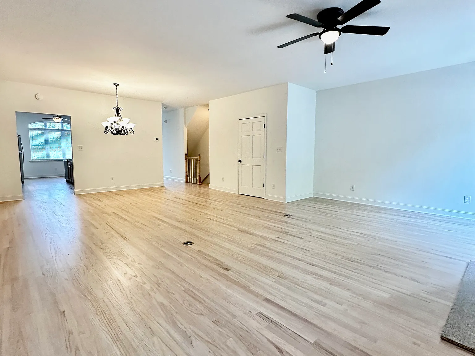 4 bed, 3.5 bath, 2600 sqft, $3,500 — Photo 3
