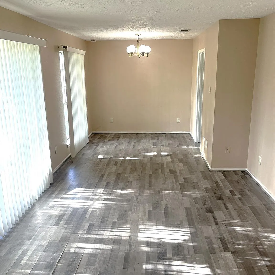 4 bed, 1698 sqft, $1,900 — Photo 4