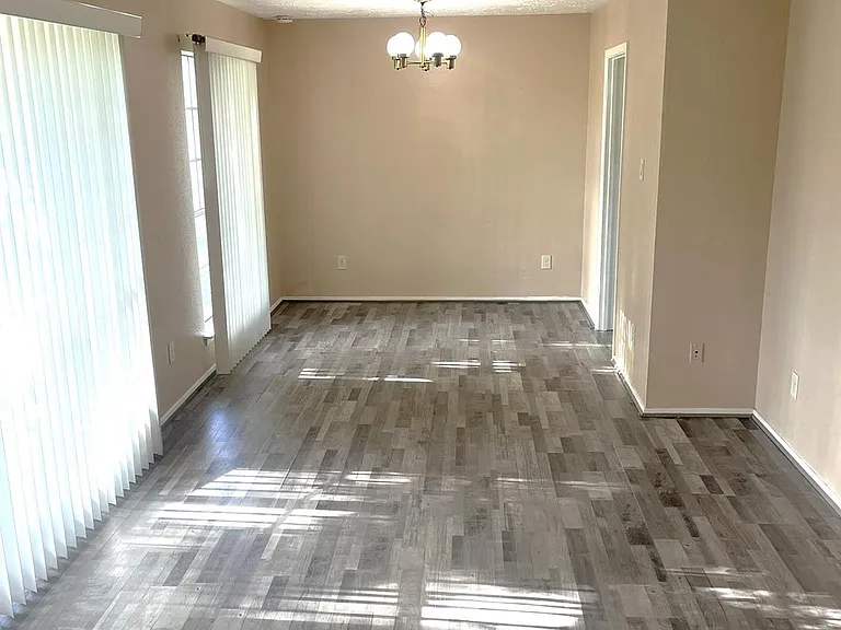 17323 Camberwell Green Ln — Photo 4