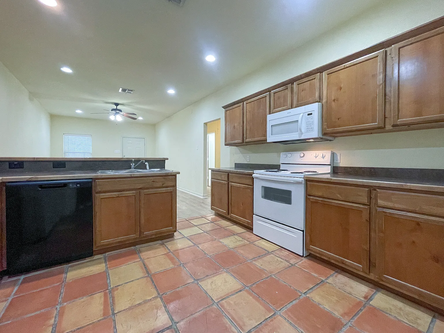2 bed, $1,200 — Photo 2