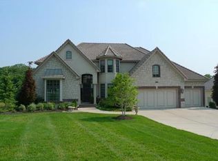 8126 Forest Dr, Parkville, MO 64152
