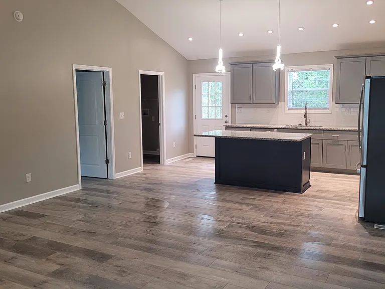 1211 Maple Rd — Photo 4