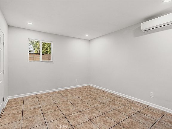 3rd image of 9414 Linden Ave