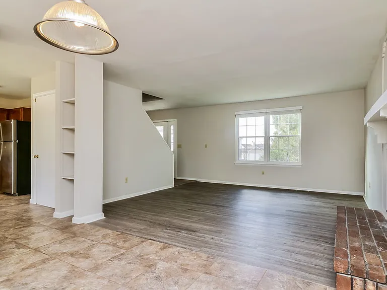 17 Hollow Tree Ct — Photo 7