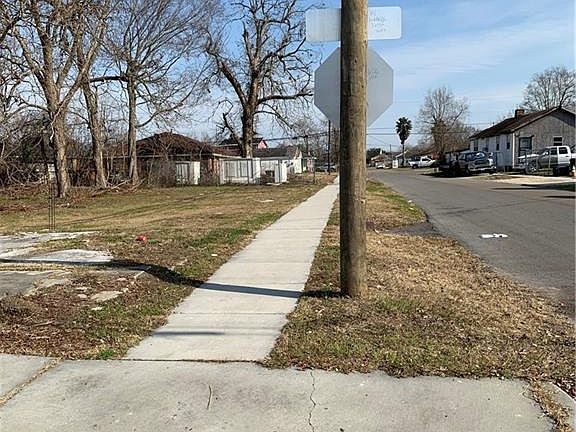 3rd image of 1501 Forstall St