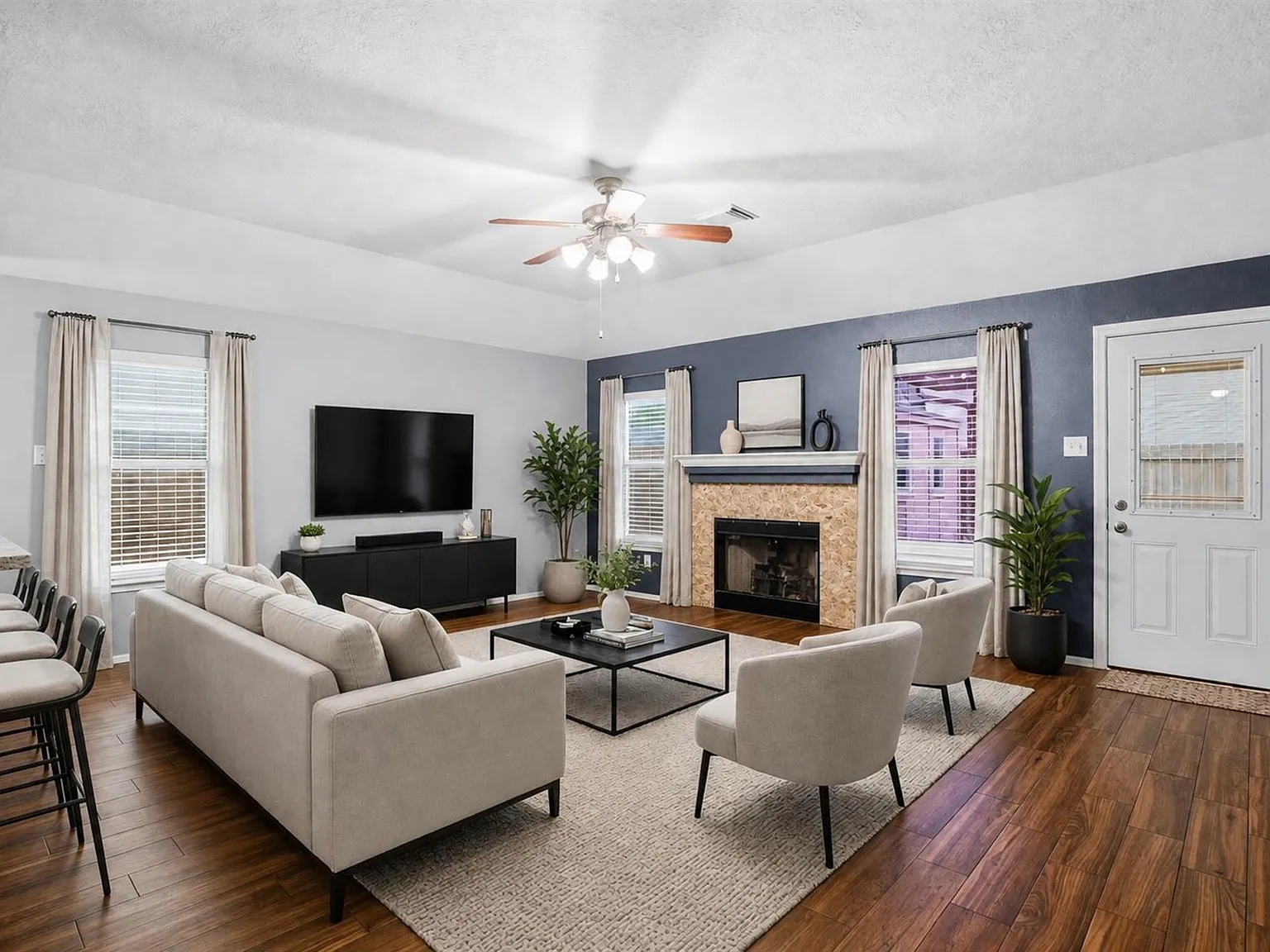 3 bed, 2.0 bath, 1548 sqft, $2,100 — Photo 1