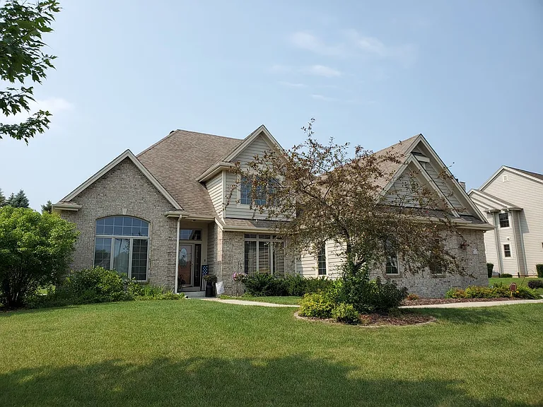 W150N7229 Paseo Ln — Photo 2
