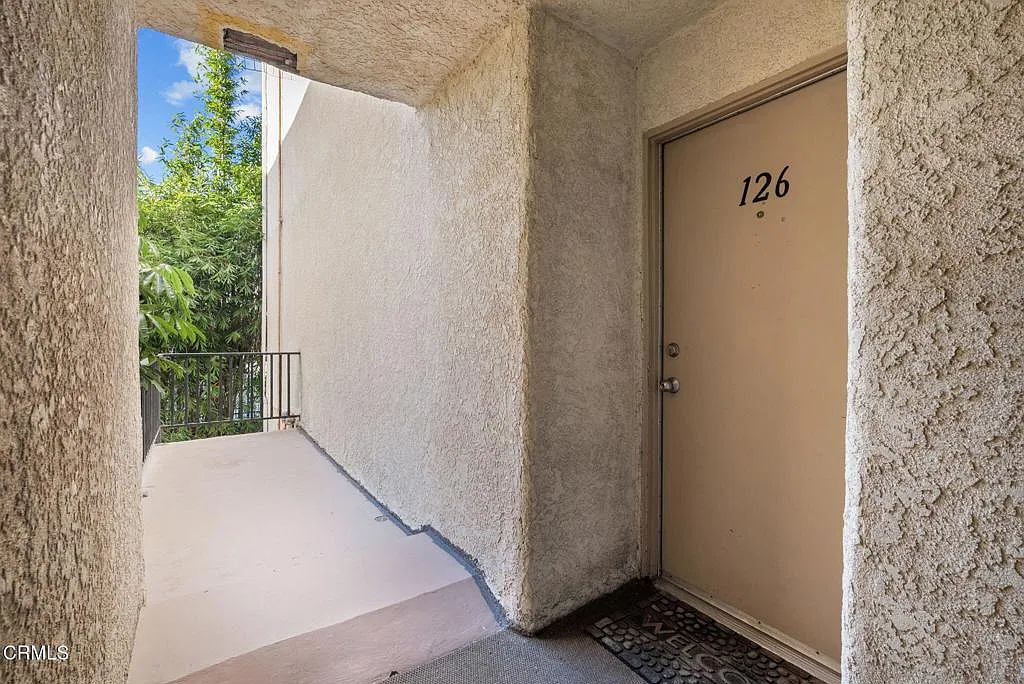 5325 Newcastle Ave — Photo 2