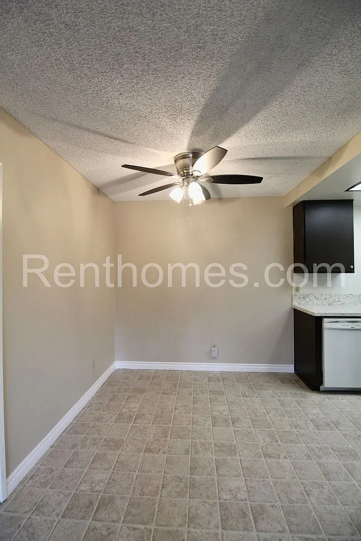 Mira Mesa, 10232 Black Mt Rd #91, Quartz Counters, Community Pool, Spa and Tennis! — Photo 3