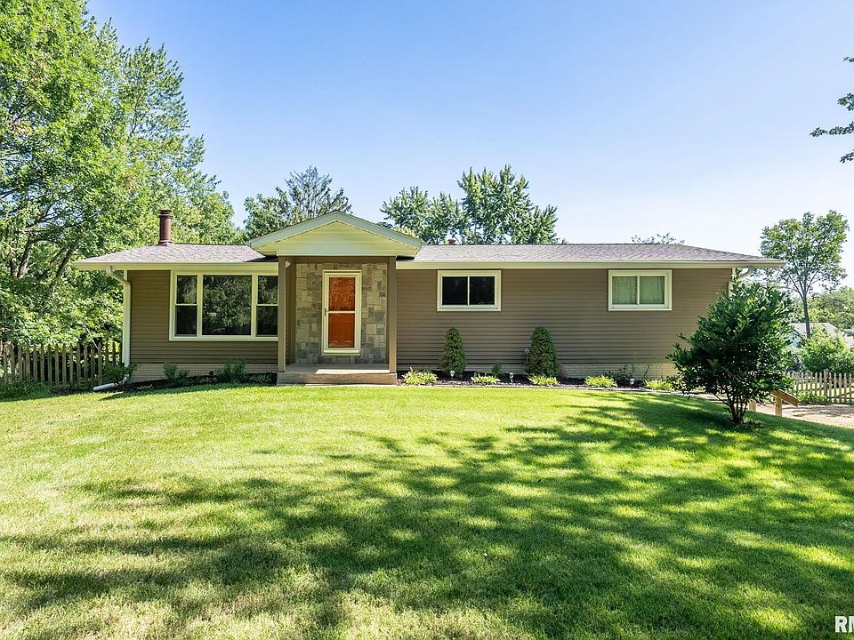 18 Oakwood Dr, Blue Grass, IA 52726 Zillow