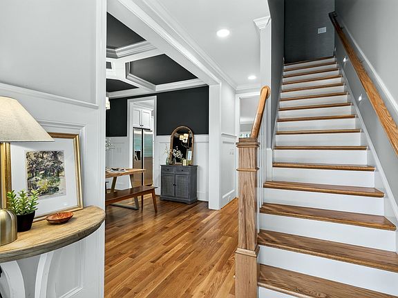 5th image of 542 Walnut St
