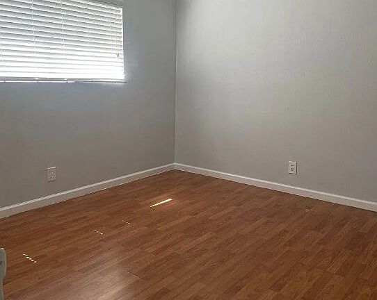 3rd image of 591 Branard St