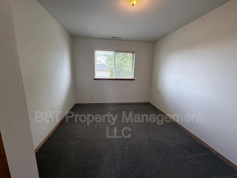 991 Mill St — Photo 15
