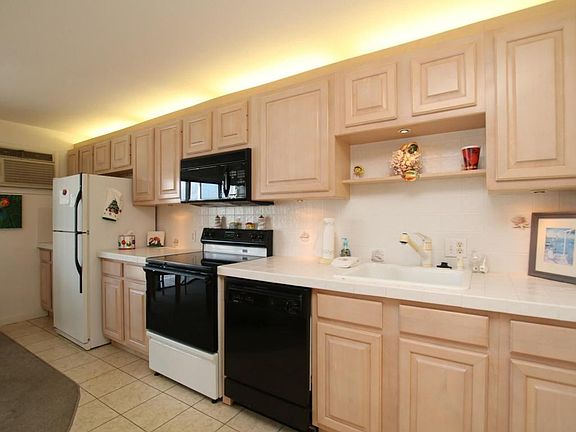 4th image of 119 Cortez Dr APT 8G