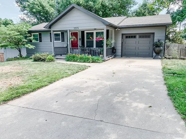 3225 Highland Cir, Manhattan, KS 66503