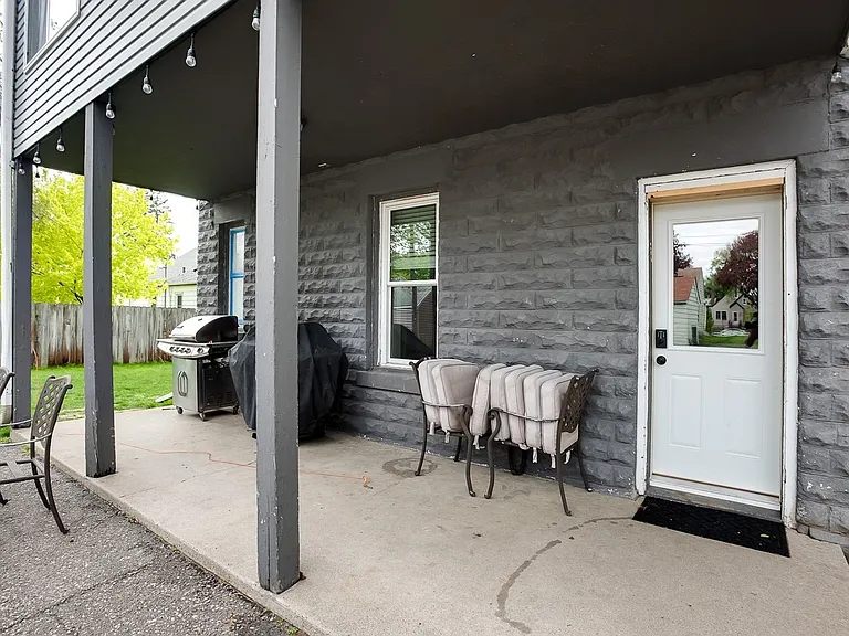1360 Dale St N — Photo 27