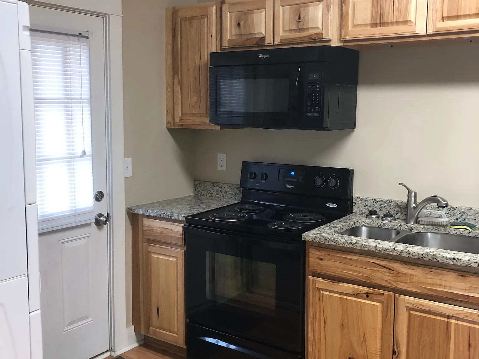 2 bed, 850 sqft, $1,350 — Photo 4
