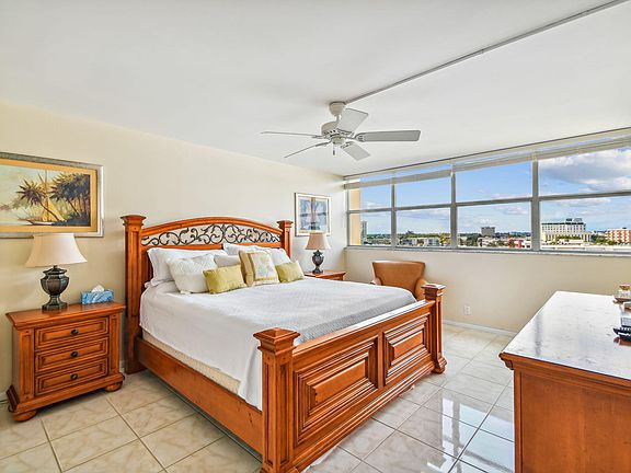4th image of 100 Golden Isles Drive #708