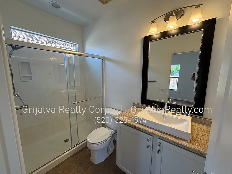 880 W Calle Valenciana — Photo 10
