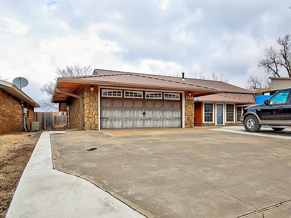 4th image of 1126 Hillcrest Dr