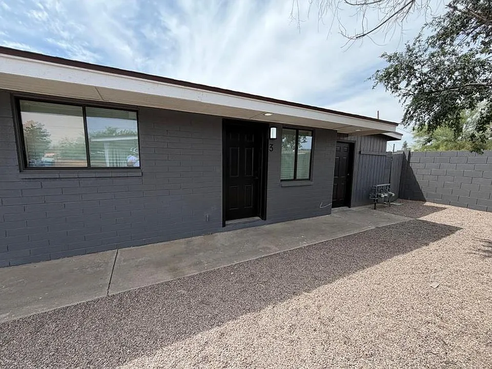 1027 E Dunlap Ave #3
