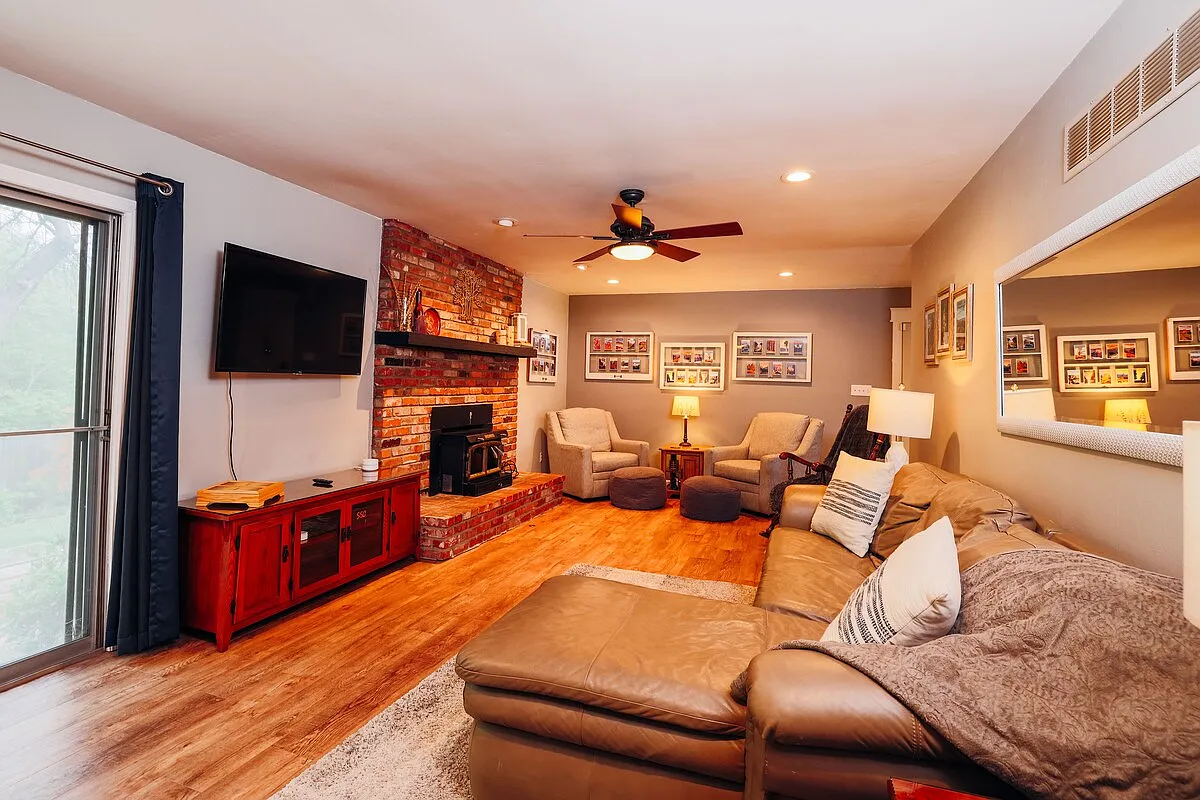 3 bed, 1404 sqft, $2,900 — Photo 2