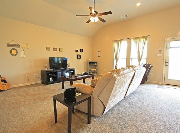 5th image of 16239 Old Samuel Dr
