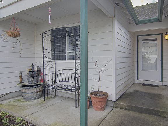 3rd image of 16317 NE 82nd St