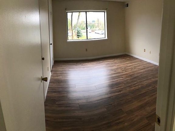 3rd image of 1000 Harbor View Dr