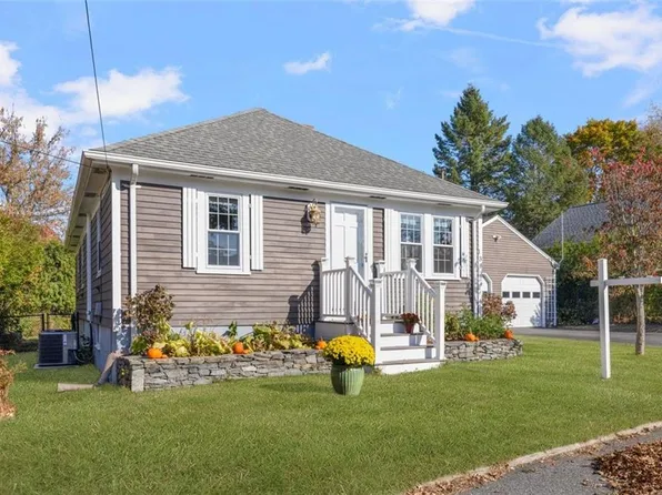 138 Roffee St, Barrington, RI 02806