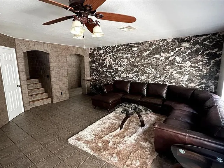 908 Carmel Shores Dr — Photo 5