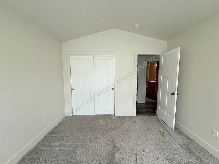 1616 Mosshart St — Photo 32