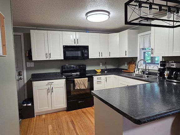 3rd image of 23702 300th St
